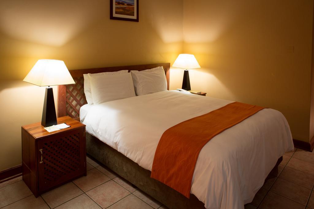 M'Kango Golfview Hotel Lusaka Szoba fotó