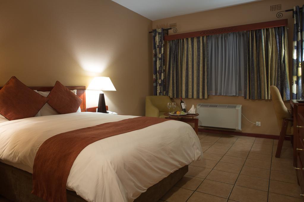 M'Kango Golfview Hotel Lusaka Szoba fotó