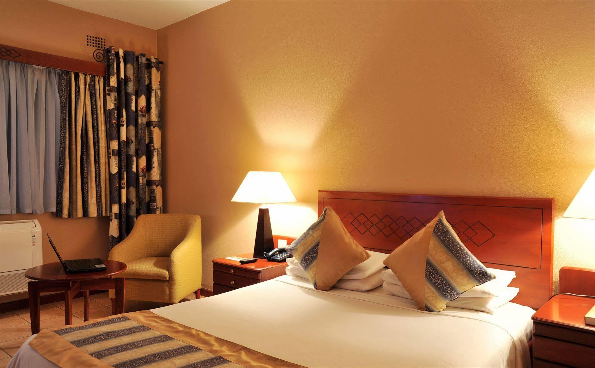 M'Kango Golfview Hotel Lusaka Kültér fotó